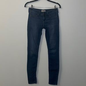 Medium Wash Hollister Jeans. Size 25.